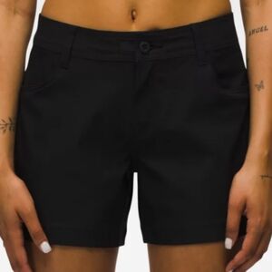Halle Short II